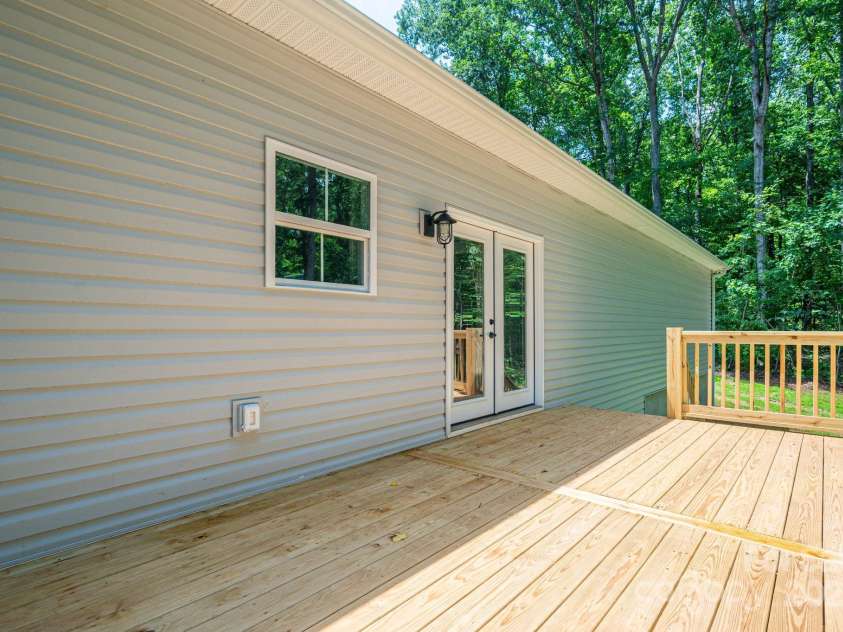 1466 7th Street, Newton, NC 28658.  MLS# CAR4283167, YatesRealty ID 28926. 