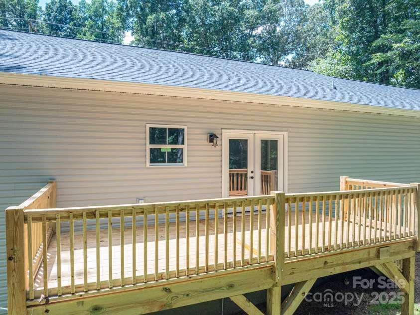 1466 7th Street, Newton, NC 28658.  MLS# CAR4283167, YatesRealty ID 28926. 