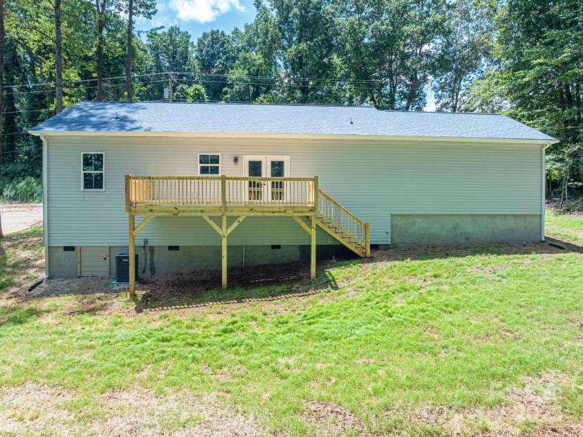 1466 7th Street, Newton, NC 28658.  MLS# CAR4283167, YatesRealty ID 28926. 