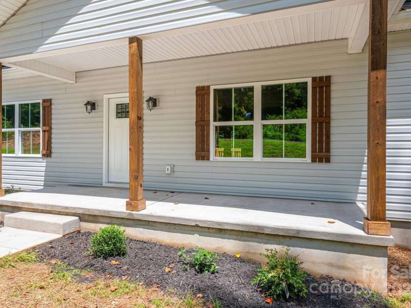 1466 7th Street, Newton, NC 28658.  MLS# CAR4283167, YatesRealty ID 28926. 