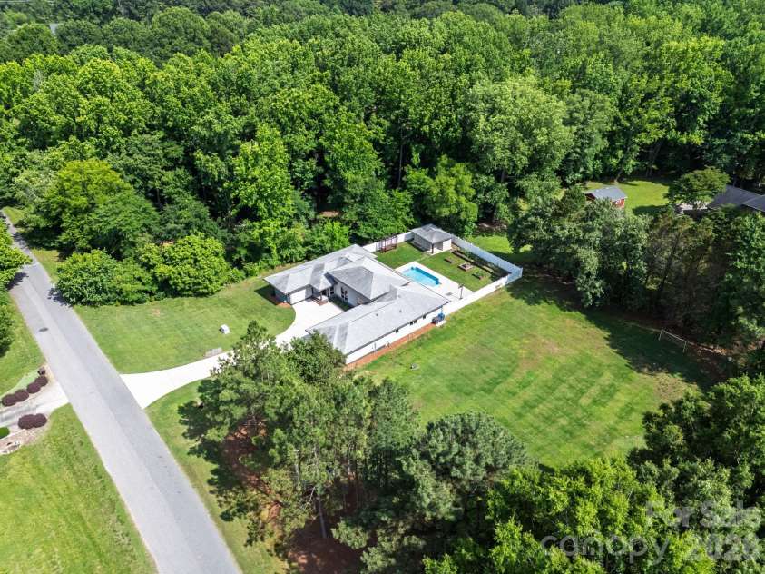 439 Cottonfield Circle, Waxhaw, NC 28173.  MLS# CAR4386221, YatesRealty ID 28927. 
