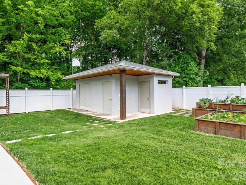 439 Cottonfield Circle, Waxhaw, NC 28173.  MLS# CAR4386221, YatesRealty ID 28927. 