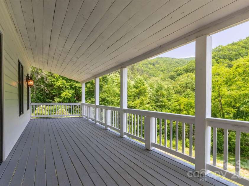 44 Moonlight Trail, Bryson City, NC 28713.  MLS# CAR4285556, YatesRealty ID 28927. 
