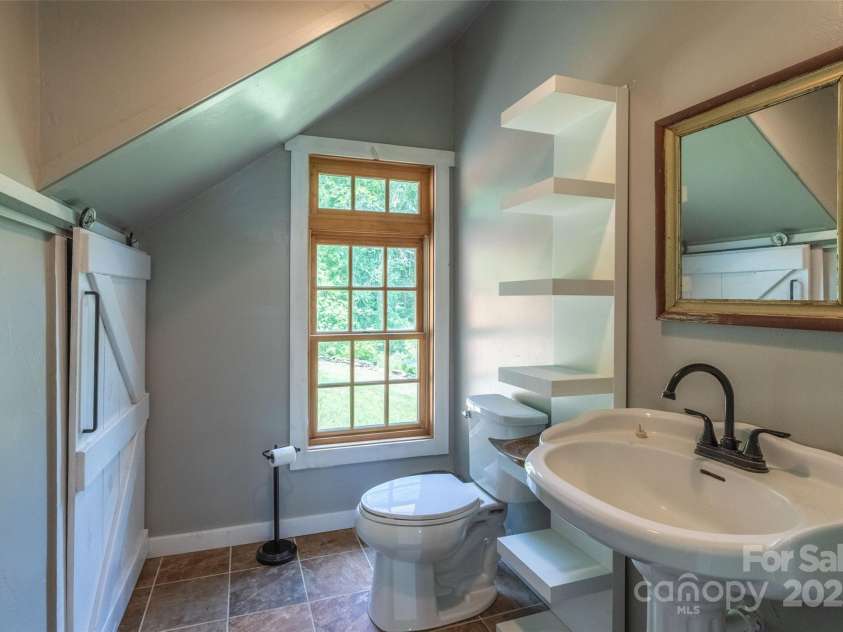 44 Moonlight Trail, Bryson City, NC 28713.  MLS# CAR4285556, YatesRealty ID 28927. 