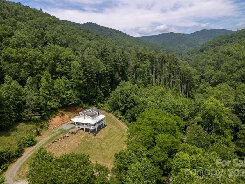 44 Moonlight Trail, Bryson City, NC 28713.  MLS# CAR4285556, YatesRealty ID 28927. 