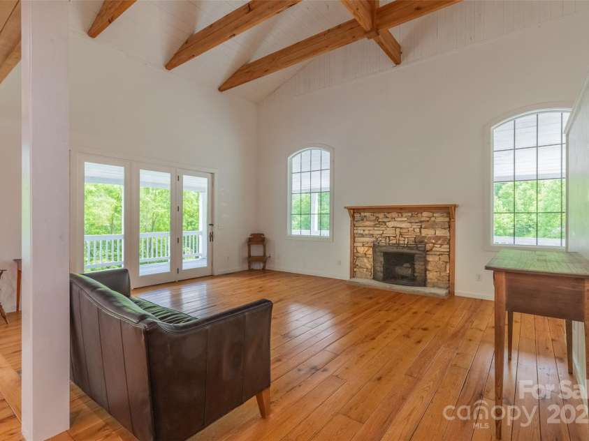 44 Moonlight Trail, Bryson City, NC 28713.  MLS# CAR4285556, YatesRealty ID 28927. 