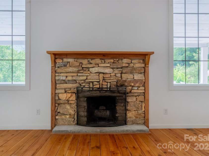 44 Moonlight Trail, Bryson City, NC 28713.  MLS# CAR4285556, YatesRealty ID 28927. 