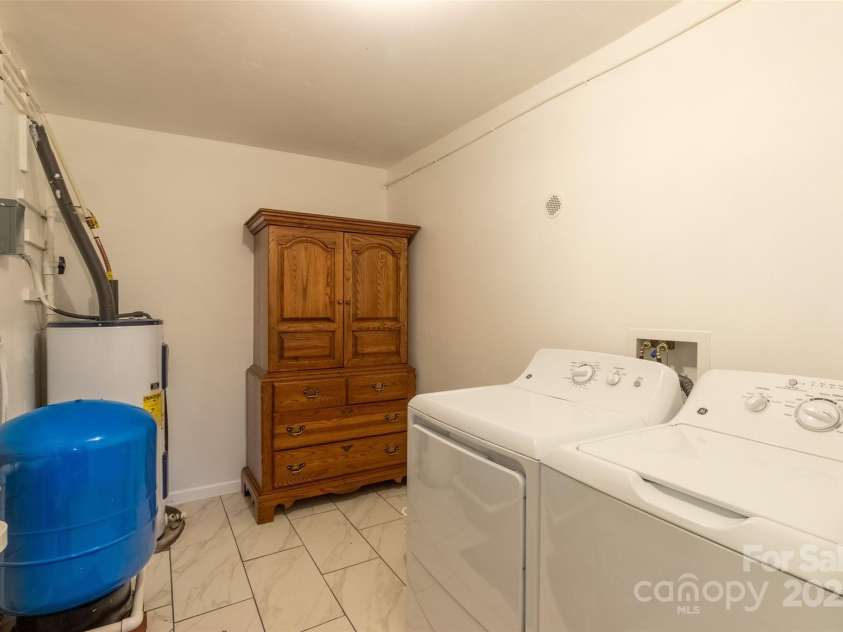 44 Moonlight Trail, Bryson City, NC 28713.  MLS# CAR4285556, YatesRealty ID 28927. 