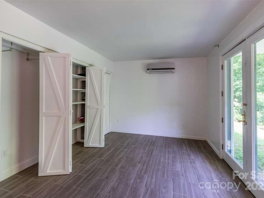 44 Moonlight Trail, Bryson City, NC 28713.  MLS# CAR4285556, YatesRealty ID 28927. 