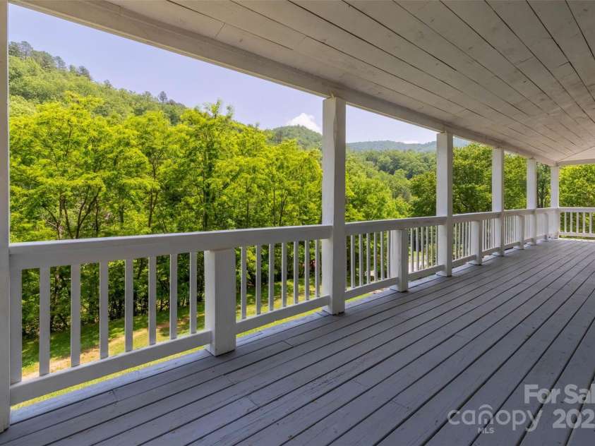 44 Moonlight Trail, Bryson City, NC 28713.  MLS# CAR4285556, YatesRealty ID 28927. 