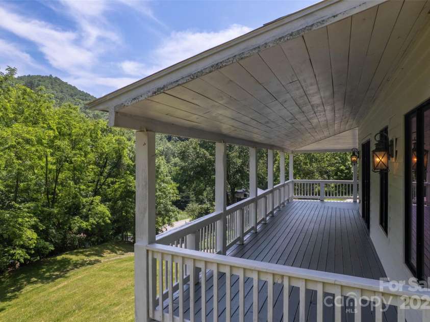 44 Moonlight Trail, Bryson City, NC 28713.  MLS# CAR4285556, YatesRealty ID 28927. 
