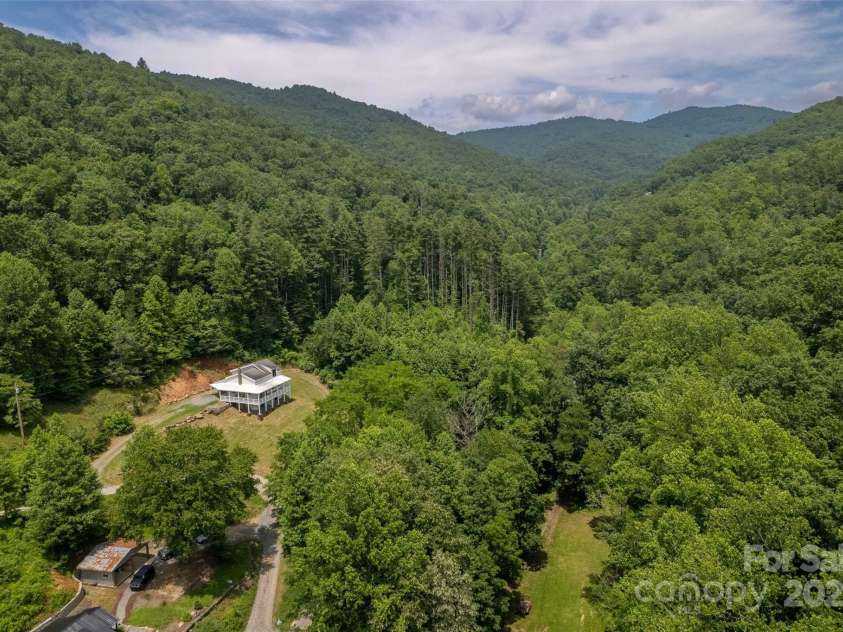 44 Moonlight Trail, Bryson City, NC 28713.  MLS# CAR4285556, YatesRealty ID 28927. 