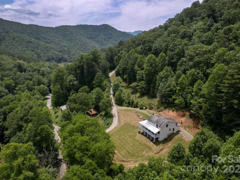 44 Moonlight Trail, Bryson City, NC 28713.  MLS# CAR4285556, YatesRealty ID 28927. 