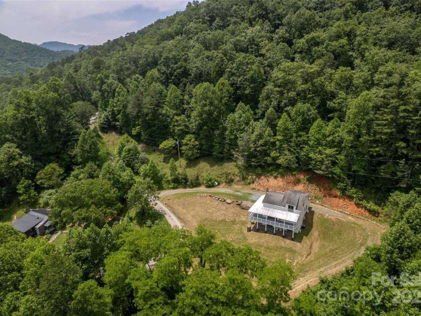44 Moonlight Trail, Bryson City, NC 28713.  MLS# CAR4285556, YatesRealty ID 28927. 