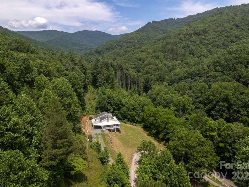 44 Moonlight Trail, Bryson City, NC 28713.  MLS# CAR4285556, YatesRealty ID 28927. 