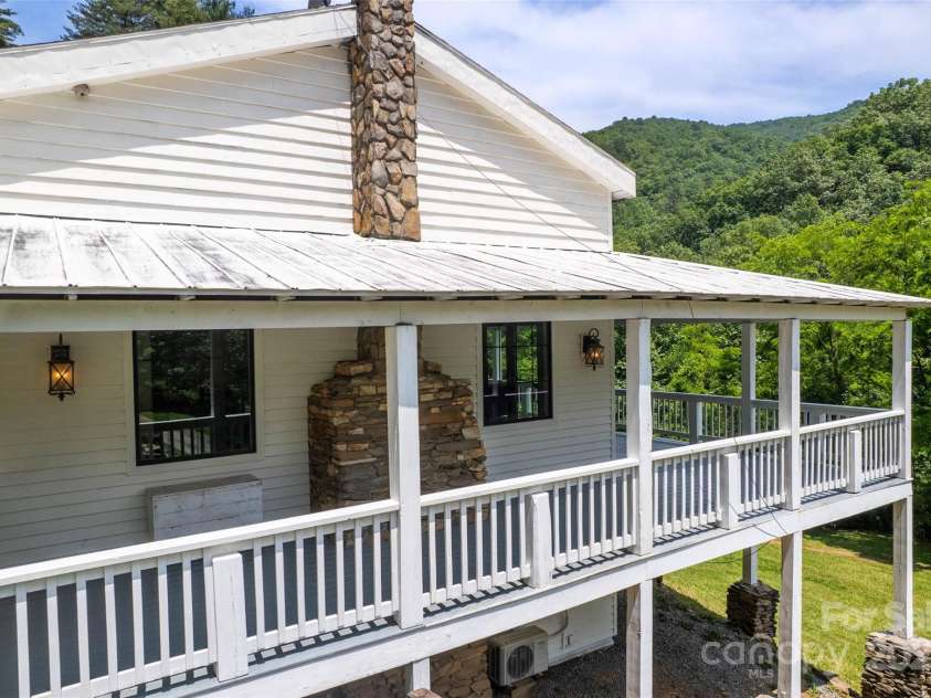 44 Moonlight Trail, Bryson City, NC 28713.  MLS# CAR4285556, YatesRealty ID 28927. 
