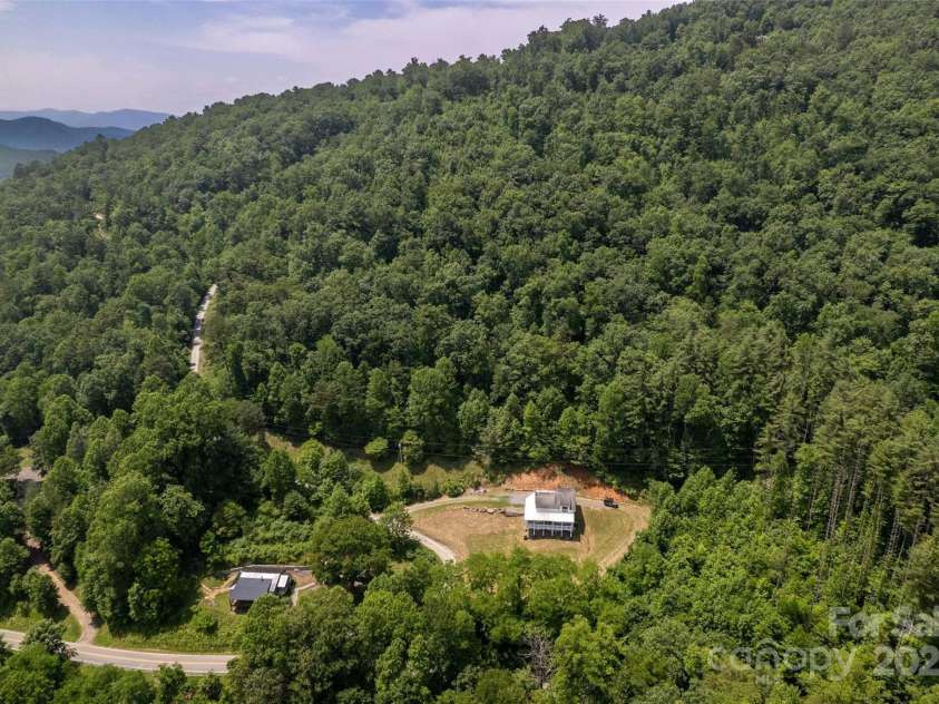 44 Moonlight Trail, Bryson City, NC 28713.  MLS# CAR4285556, YatesRealty ID 28927. 