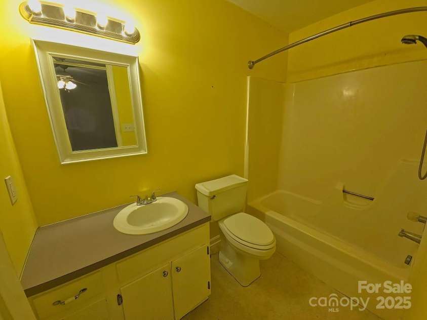 109 Phil Court, Fort Mill, SC 29715.  MLS# CAR4266469, YatesRealty ID 28928. 