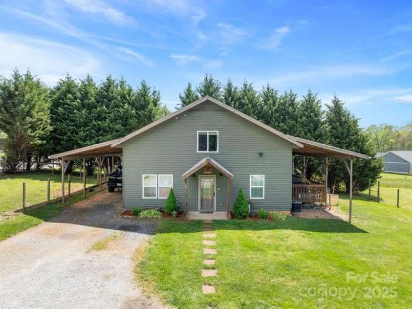 67 Twin Elm Knoll, Hendersonville, NC 28792.  MLS# CAR4288528, YatesRealty ID 28929. 