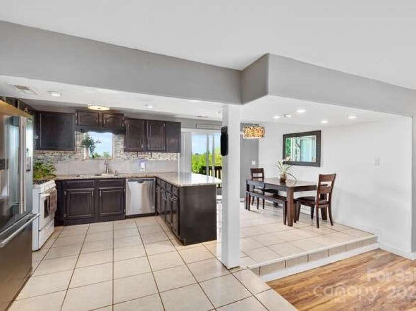 67 Twin Elm Knoll, Hendersonville, NC 28792.  MLS# CAR4288528, YatesRealty ID 28929. 