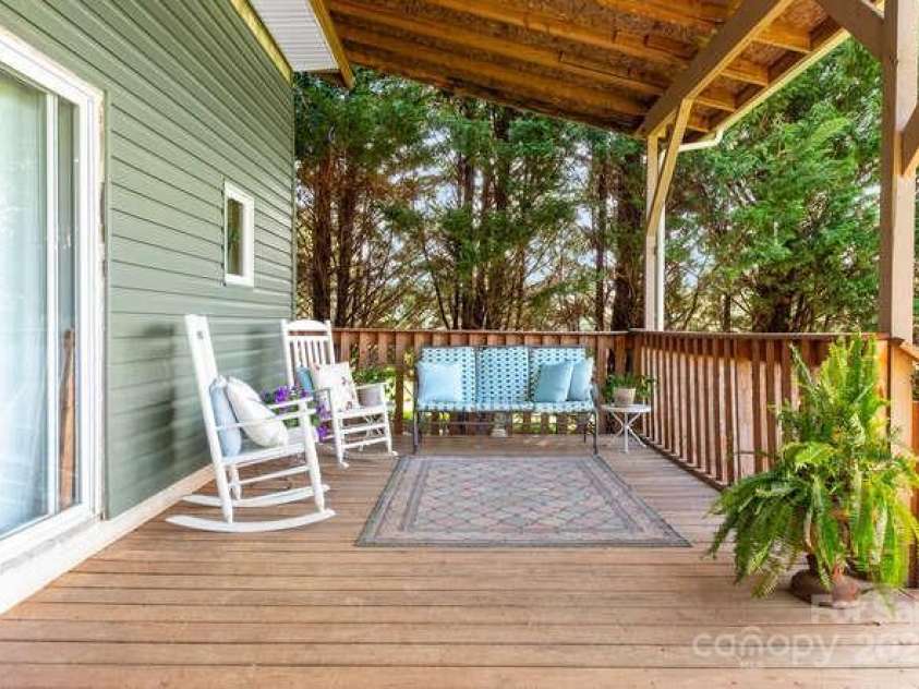 67 Twin Elm Knoll, Hendersonville, NC 28792.  MLS# CAR4288528, YatesRealty ID 28929. 