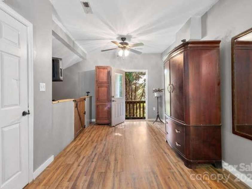 67 Twin Elm Knoll, Hendersonville, NC 28792.  MLS# CAR4288528, YatesRealty ID 28929. 