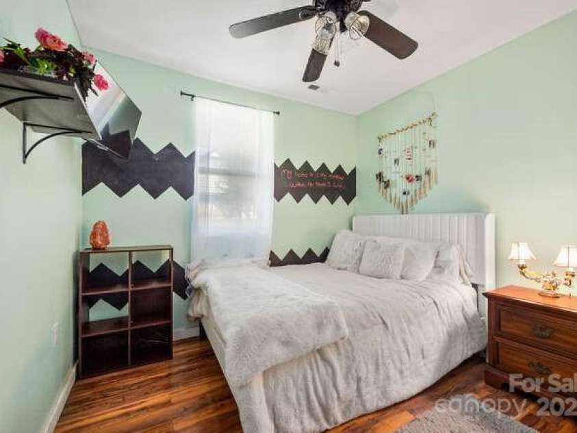 67 Twin Elm Knoll, Hendersonville, NC 28792.  MLS# CAR4288528, YatesRealty ID 28929. 