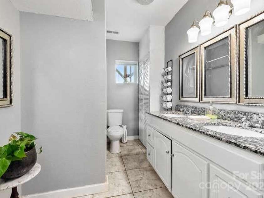 67 Twin Elm Knoll, Hendersonville, NC 28792.  MLS# CAR4288528, YatesRealty ID 28929. 