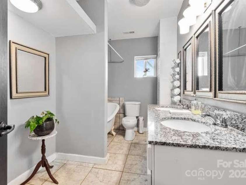 67 Twin Elm Knoll, Hendersonville, NC 28792.  MLS# CAR4288528, YatesRealty ID 28929. 