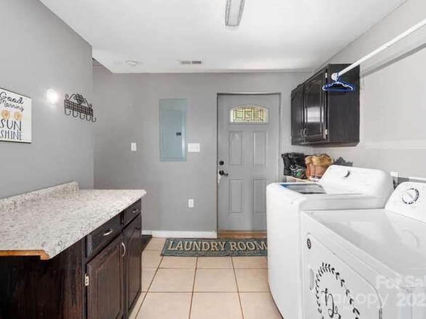 67 Twin Elm Knoll, Hendersonville, NC 28792.  MLS# CAR4288528, YatesRealty ID 28929. 