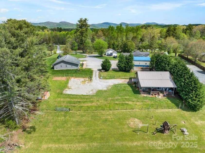 67 Twin Elm Knoll, Hendersonville, NC 28792.  MLS# CAR4288528, YatesRealty ID 28929. 