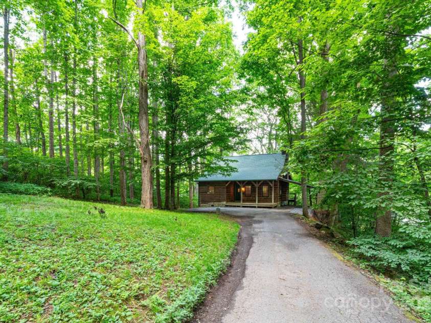 25 Trillium Trace, Maggie Valley, NC 28751.  MLS# CAR4275469, YatesRealty ID 28931. 