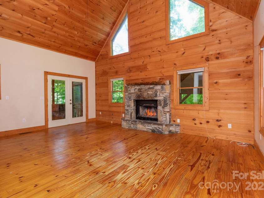 25 Trillium Trace, Maggie Valley, NC 28751.  MLS# CAR4275469, YatesRealty ID 28931. 