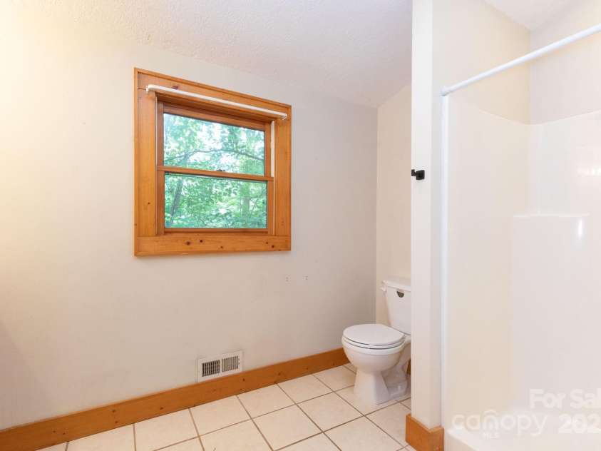 25 Trillium Trace, Maggie Valley, NC 28751.  MLS# CAR4275469, YatesRealty ID 28931. 