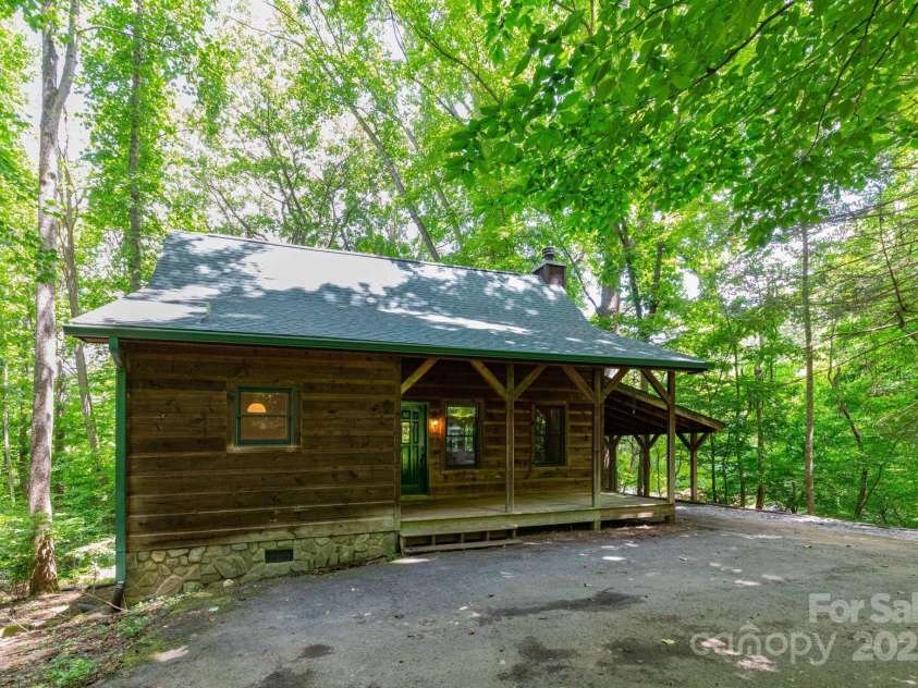 25 Trillium Trace, Maggie Valley, NC 28751.  MLS# CAR4275469, YatesRealty ID 28931. 