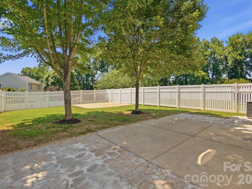 949 Willow Creek Drive, Gastonia, NC 28054.  MLS# CAR4380831, YatesRealty ID 28932. 