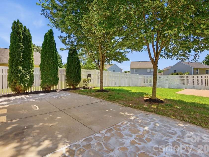 949 Willow Creek Drive, Gastonia, NC 28054.  MLS# CAR4380831, YatesRealty ID 28932. 
