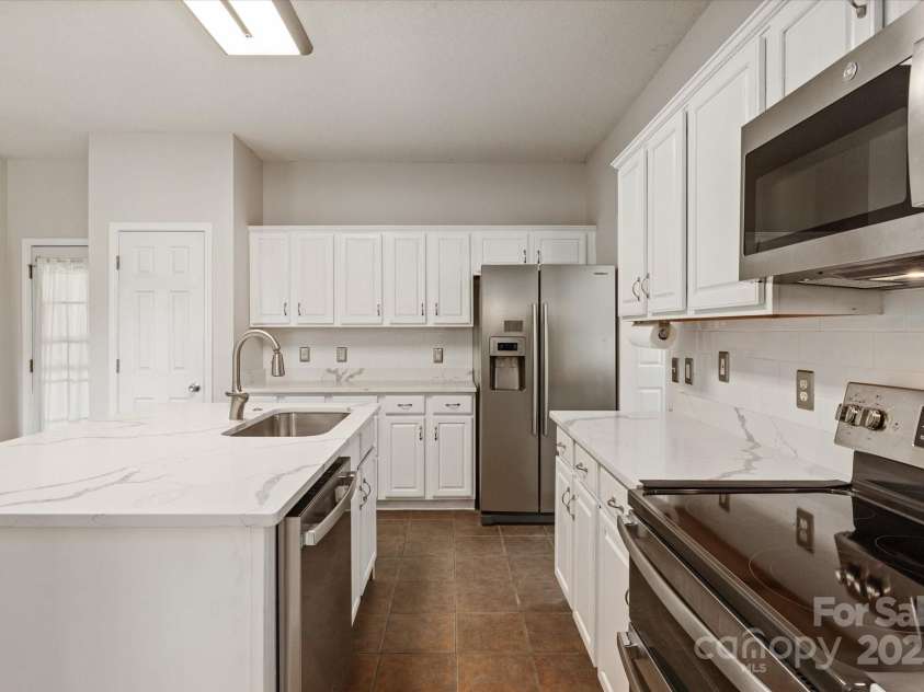 14130 Misty Brook Lane, Charlotte, NC 28273.  MLS# CAR4274455, YatesRealty ID 28933. 