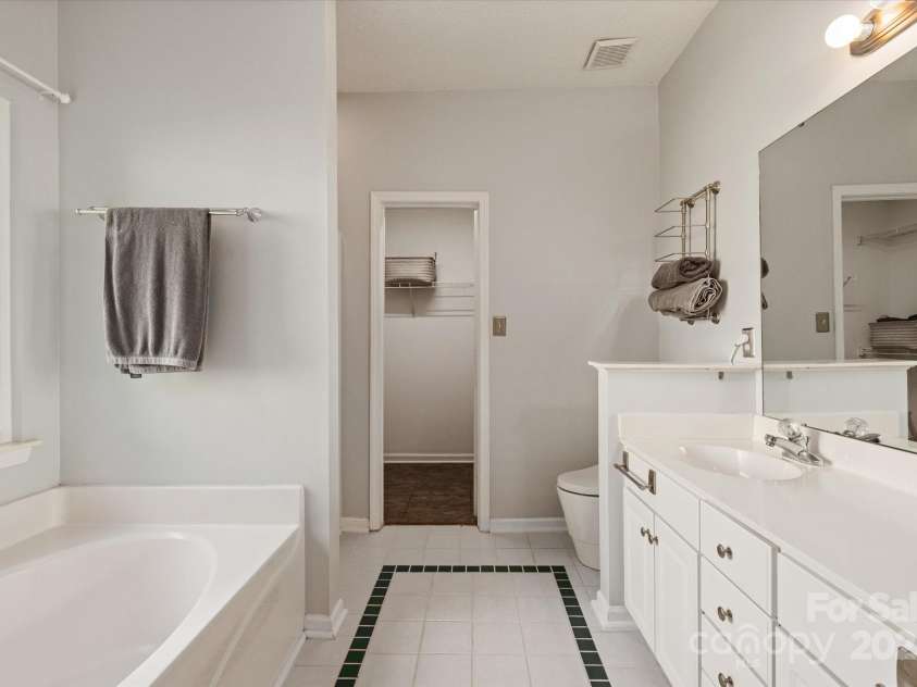 14130 Misty Brook Lane, Charlotte, NC 28273.  MLS# CAR4274455, YatesRealty ID 28933. 