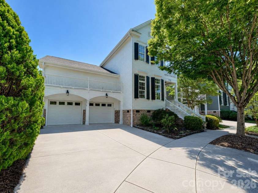 170 Clemens Place, Davidson, NC 28036.  MLS# CAR4386971, YatesRealty ID 28934. Charming Craftsman-style home in desirable Davidson, NC, featuring timeless architecture, inviting curb appeal, updated interiors, and an unbeatable location just minutes from Downtown Davidson.