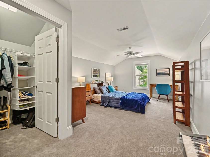 170 Clemens Place, Davidson, NC 28036.  MLS# CAR4386971, YatesRealty ID 28934. Generously sized secondary bedroom featuring vaulted ceilings, a walk-in closet, plush carpeting, and plenty of space for a bedroom, study area, or lounge space.