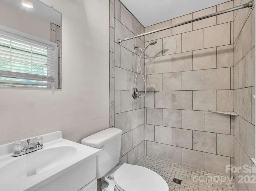 5633 Mallard Drive, Charlotte, NC 28227.  MLS# CAR4260160, YatesRealty ID 28934. 