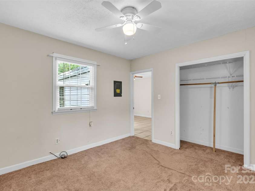 5633 Mallard Drive, Charlotte, NC 28227.  MLS# CAR4260160, YatesRealty ID 28934. 
