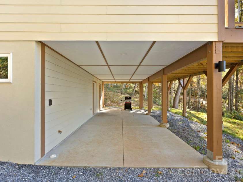 96 Old Cove Road, Black Mountain, NC 28711.  MLS# CAR4373127, YatesRealty ID 28935. 