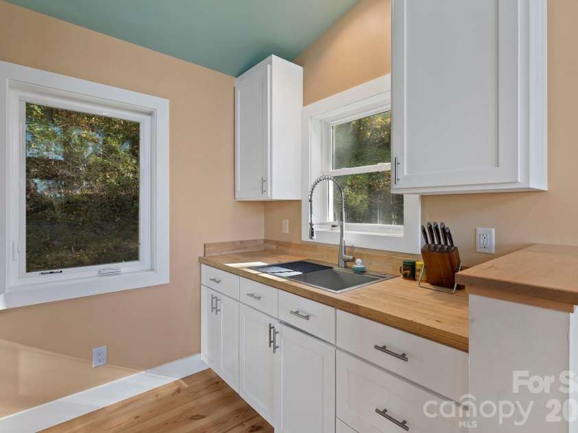 96 Old Cove Road, Black Mountain, NC 28711.  MLS# CAR4373127, YatesRealty ID 28935. 