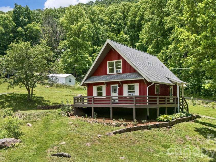 47 Fir Circle, Canton, NC 28716.  MLS# CAR4385612, YatesRealty ID 28936. 