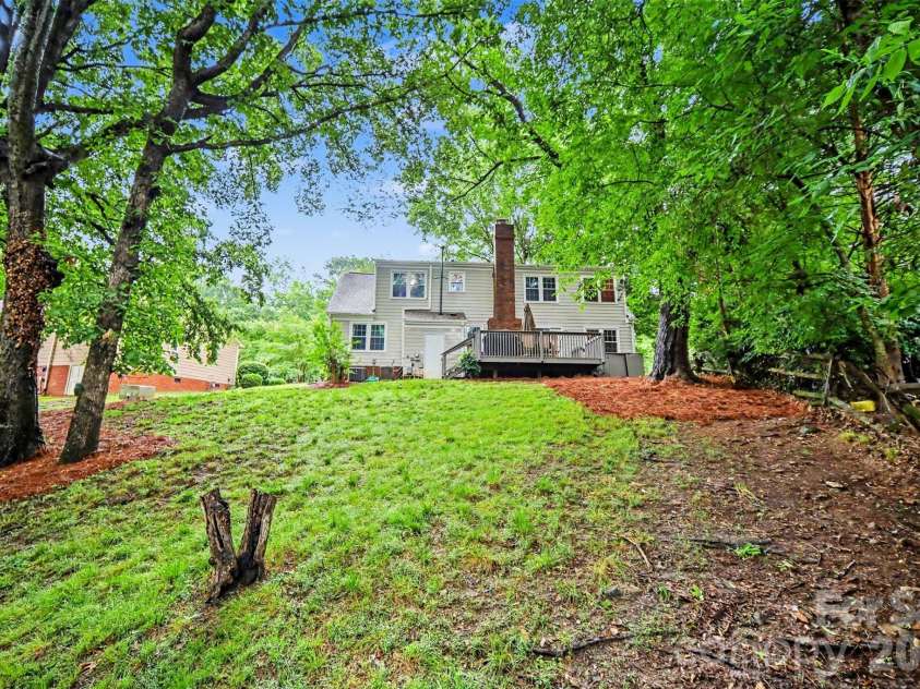 8644 Kirchenbaum Drive, Charlotte, NC 28210.  MLS# CAR4386953, YatesRealty ID 28937. 