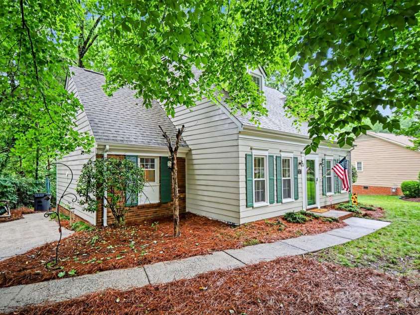 8644 Kirchenbaum Drive, Charlotte, NC 28210.  MLS# CAR4386953, YatesRealty ID 28937. 