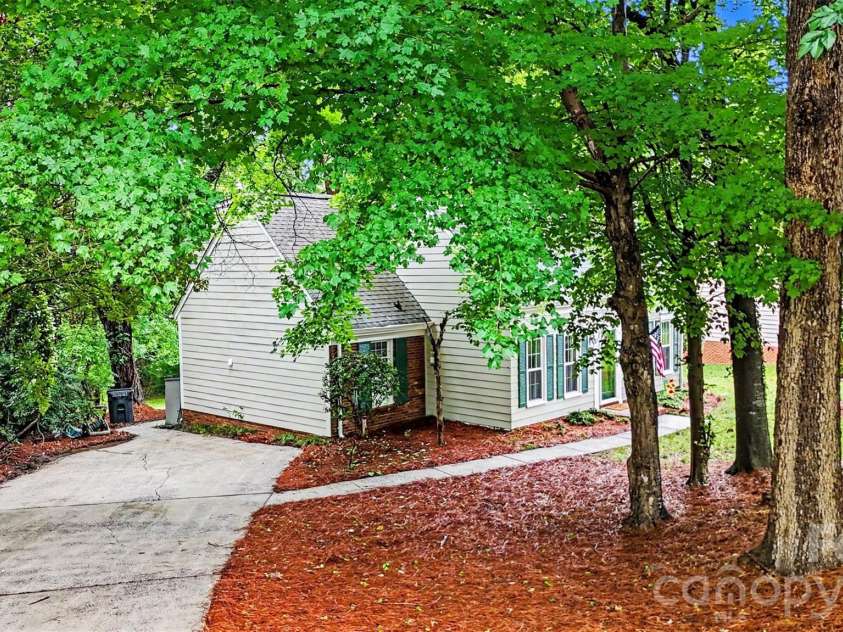 8644 Kirchenbaum Drive, Charlotte, NC 28210.  MLS# CAR4386953, YatesRealty ID 28937. 
