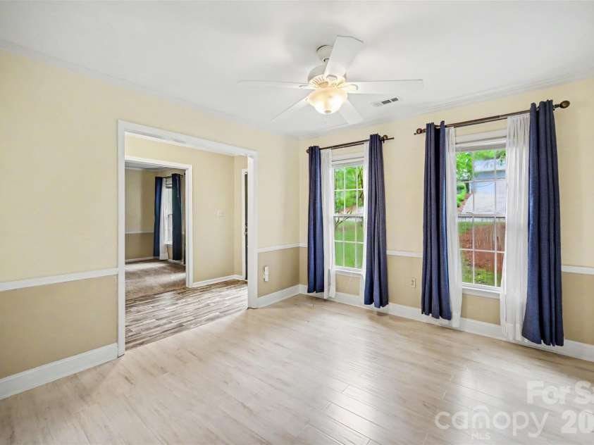 8644 Kirchenbaum Drive, Charlotte, NC 28210.  MLS# CAR4386953, YatesRealty ID 28937. Bright and Airy Dining Room